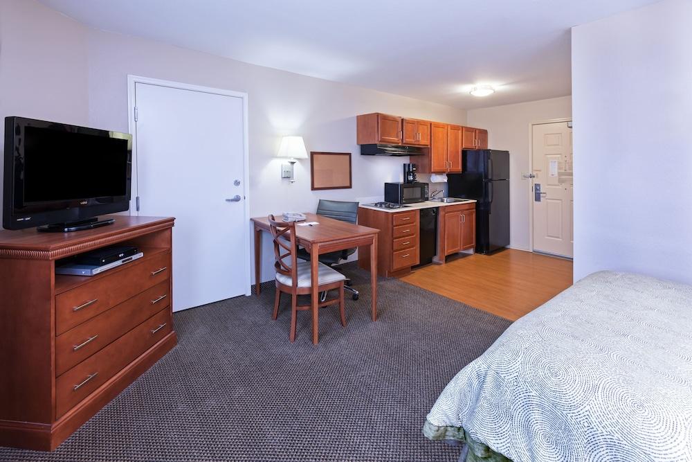 Candlewood Suites Owasso by IHG photo 10