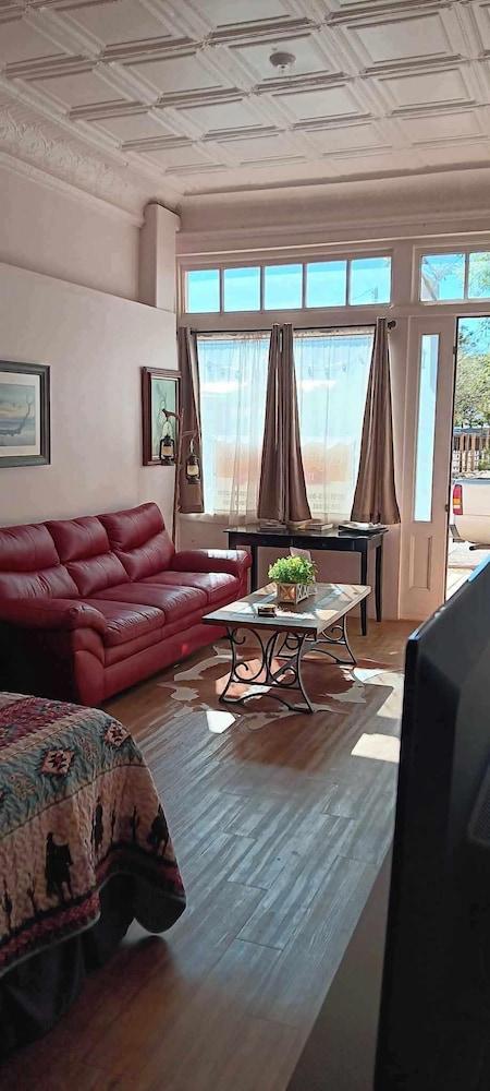 Katie's Cozy Suites photo 4