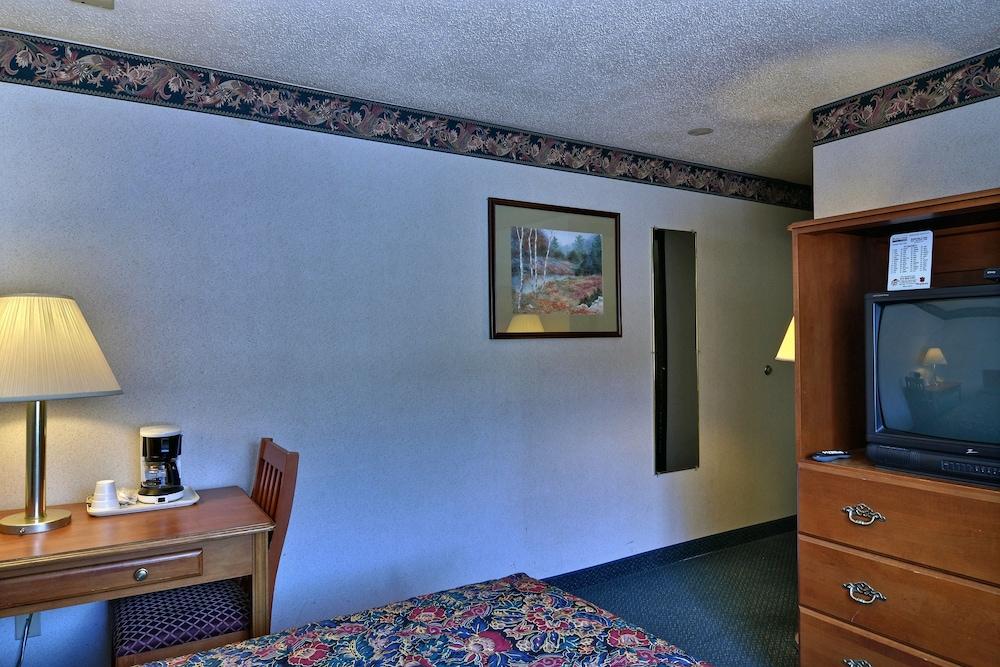 Rodeway Inn Bedford photo 12