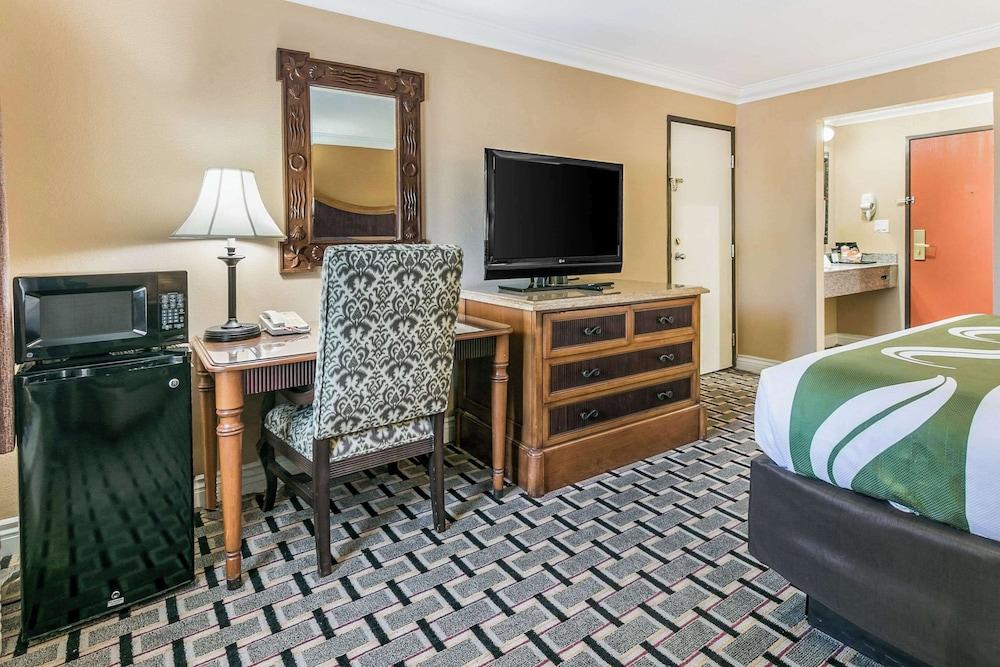 Quality Inn & Suites photo 13