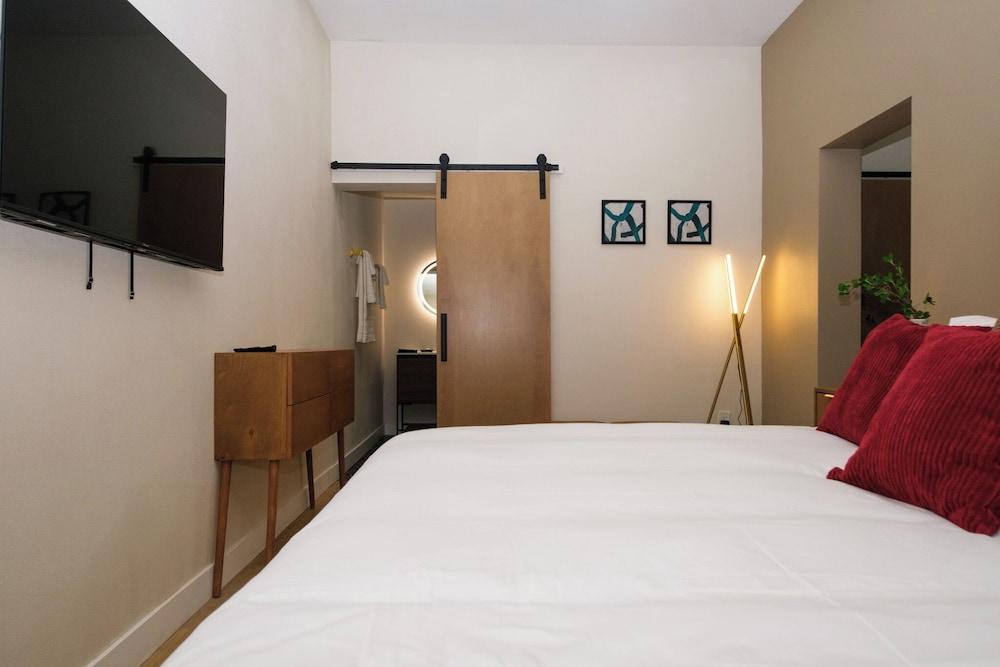 Adobe inn photo 17