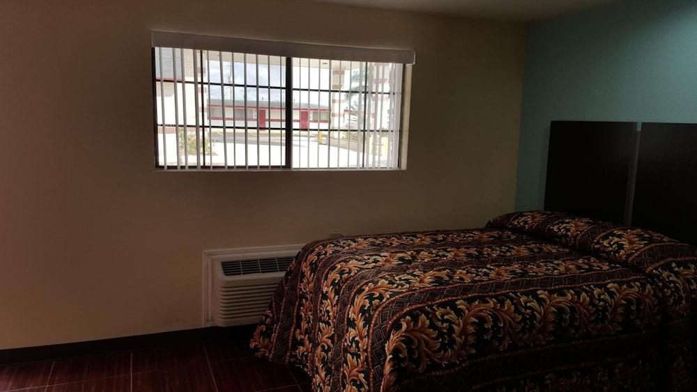 Luxury Inn & RV Park photo 21