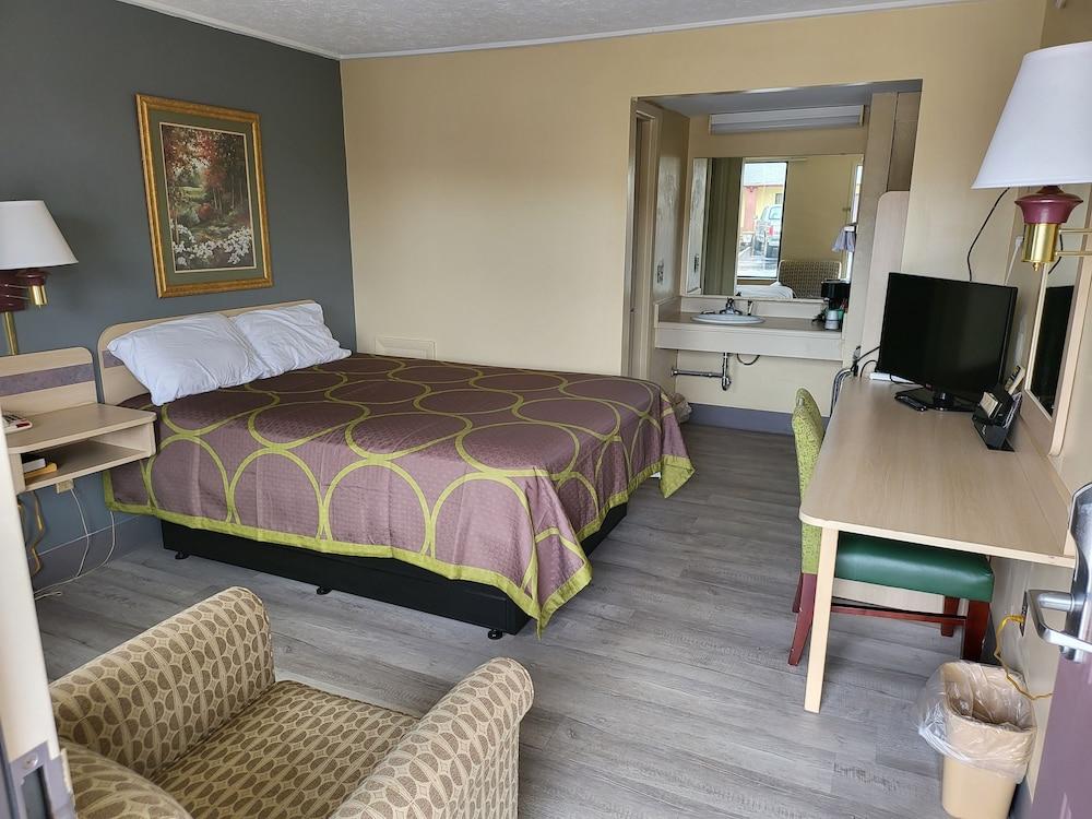 Budget Host Inn Bristol photo 40