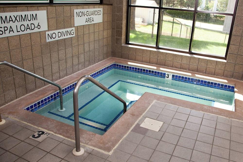 Courtyard by Marriott La Crosse photo 22