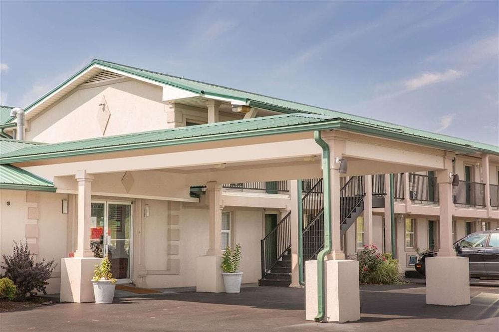 Rodeway Inn photo 4