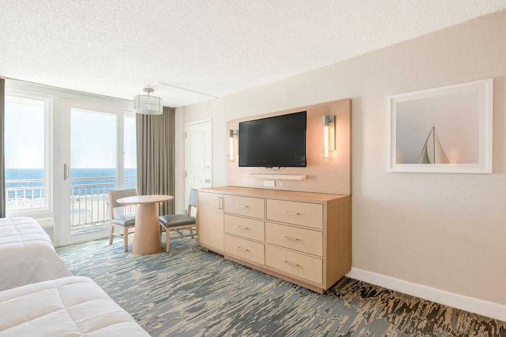 Port-O-Call Hotel photo 46