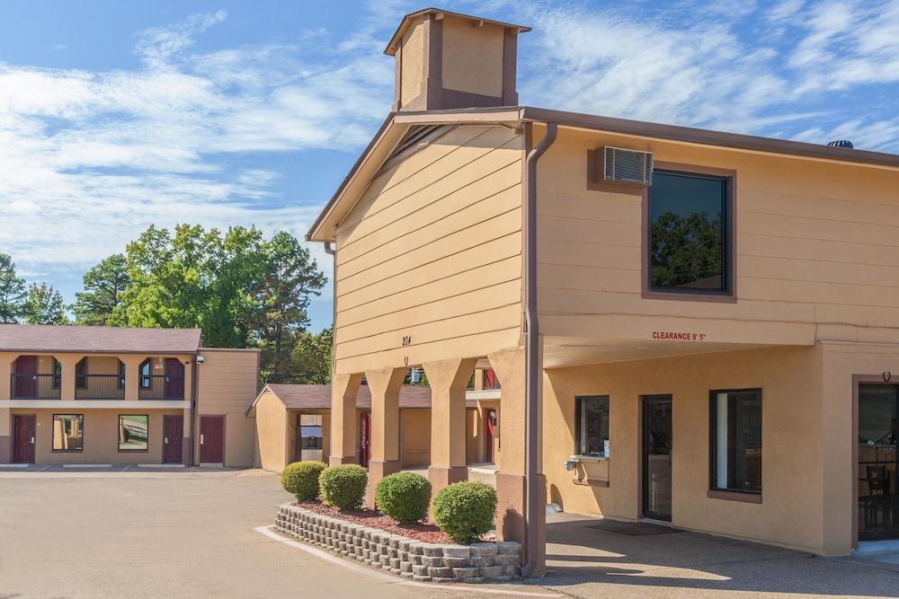 Super 8 by Wyndham Mt. Pleasant TX photo 16