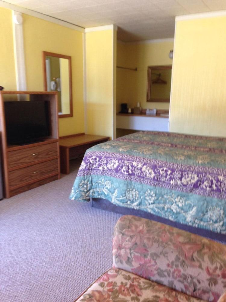Sportsman Inn and Suites photo 18