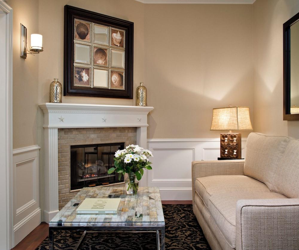 Snug Harbor Inn photo 23