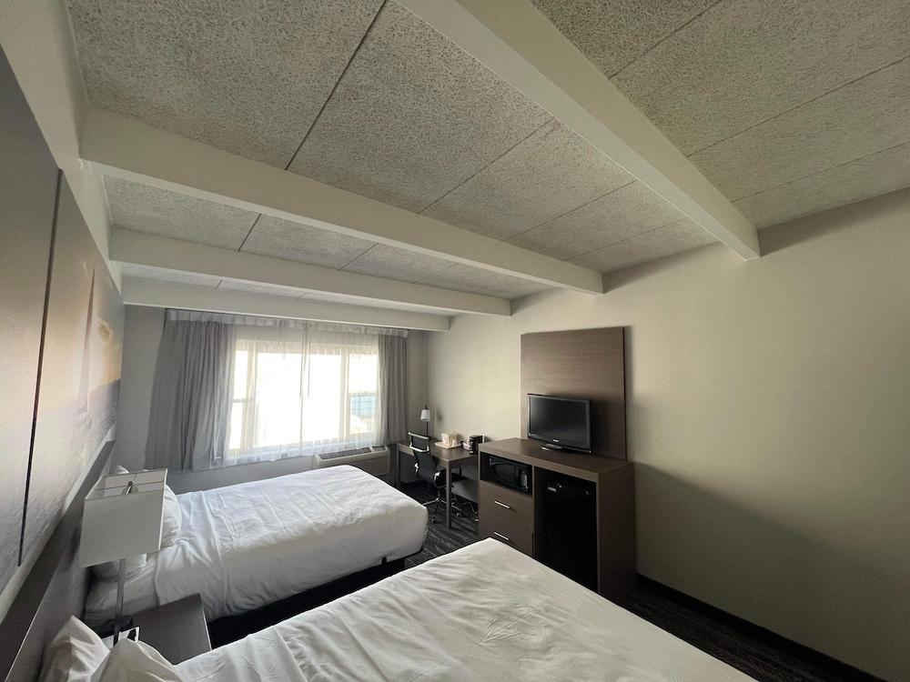 Days Inn by Wyndham Manitowoc photo 5