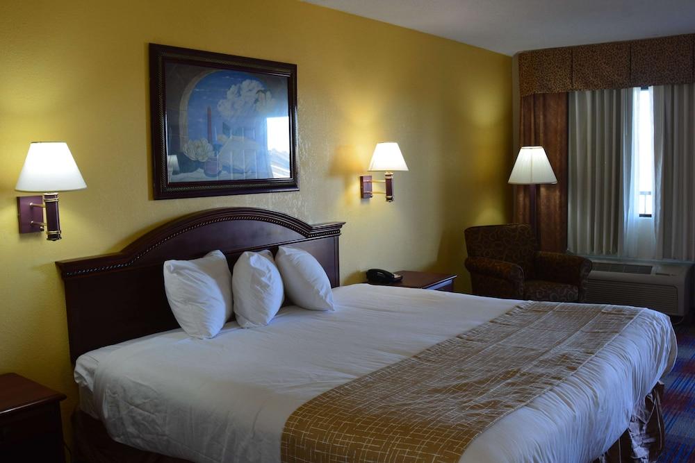Travelodge by Wyndham Montgomery East photo 8