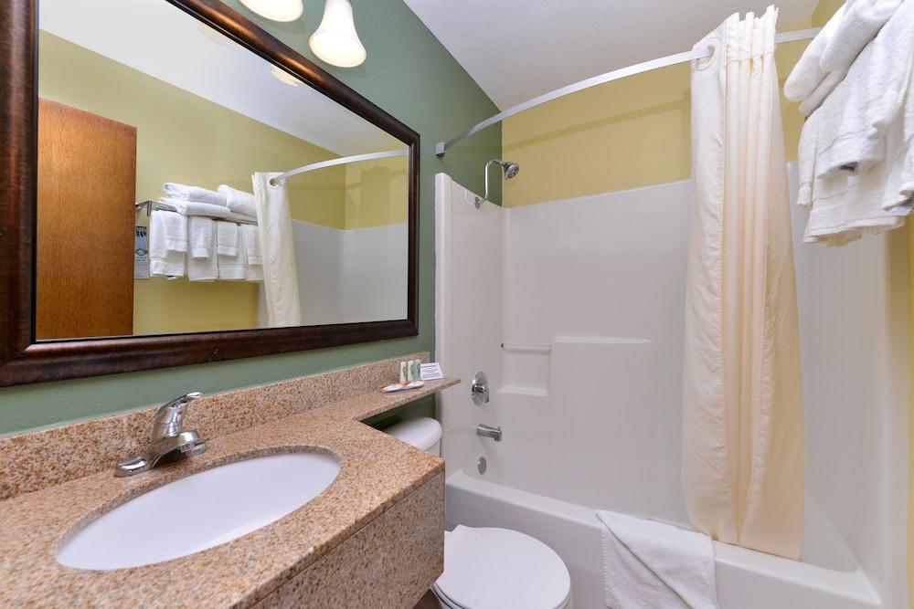 Quality Inn & Suites Elko photo 31