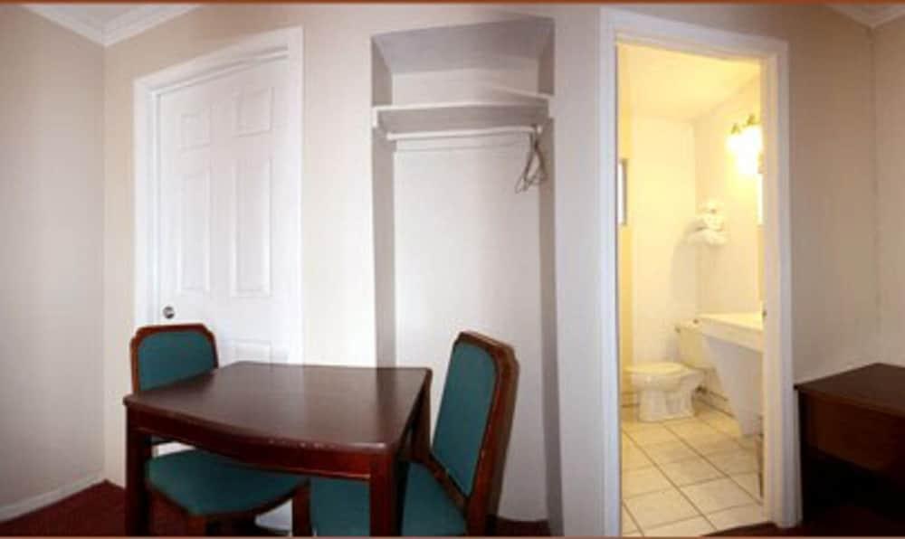 Sunset Inn and Suites photo 17