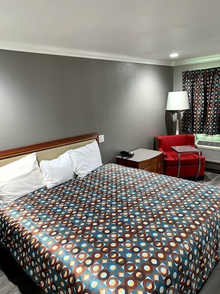 La Puente Inn photo 20