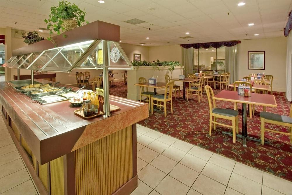 Americas Best Value Inn Forest photo 23