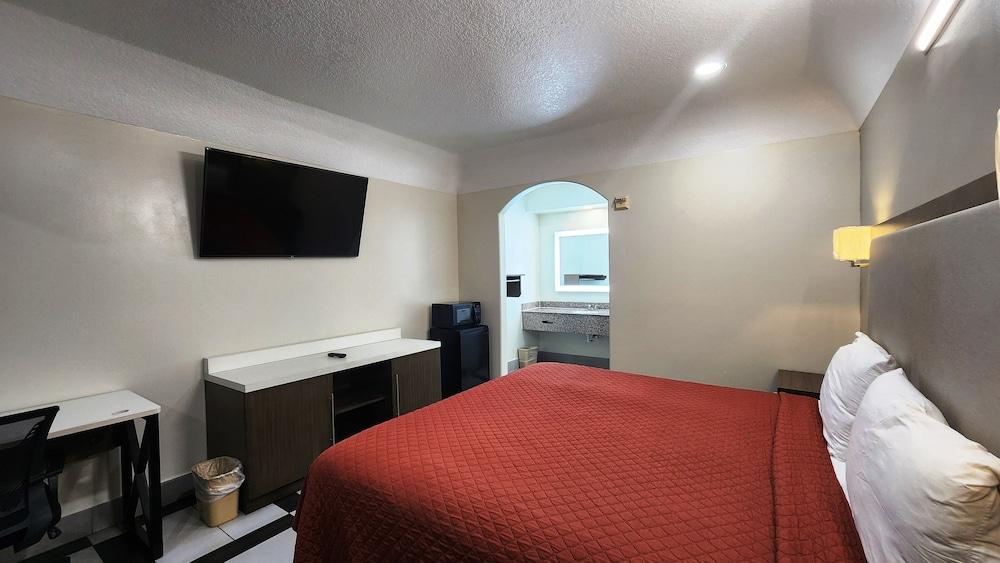 Scottish Inns & Suites Sam Houston Pkwy photo 4