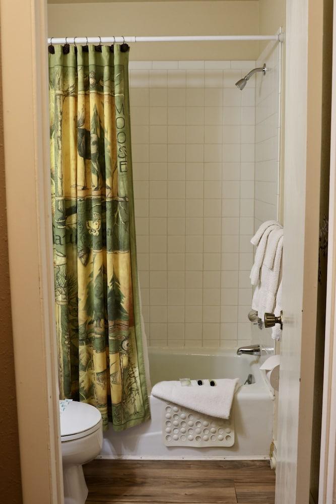 Rocky Mountain Lodge photo 31