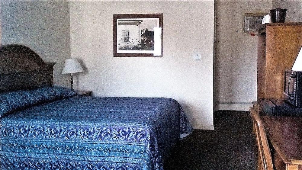 The Towne Motel photo 24