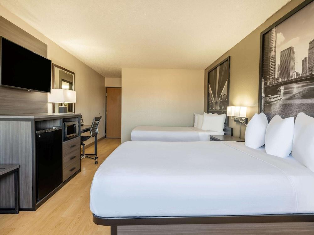 Super 8 by Wyndham Clinton photo 20