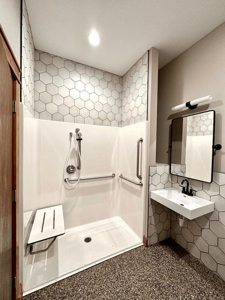 The Lodge Luxury Suites photo 10