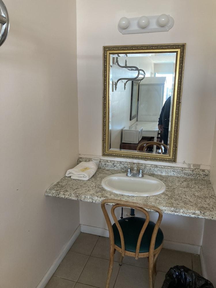 Surfside Motel photo 29