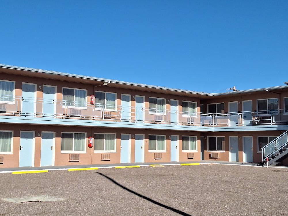 Leisure Lodge Motel photo 2