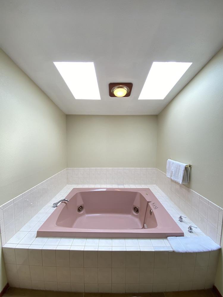 Campus Inn Motel photo 3