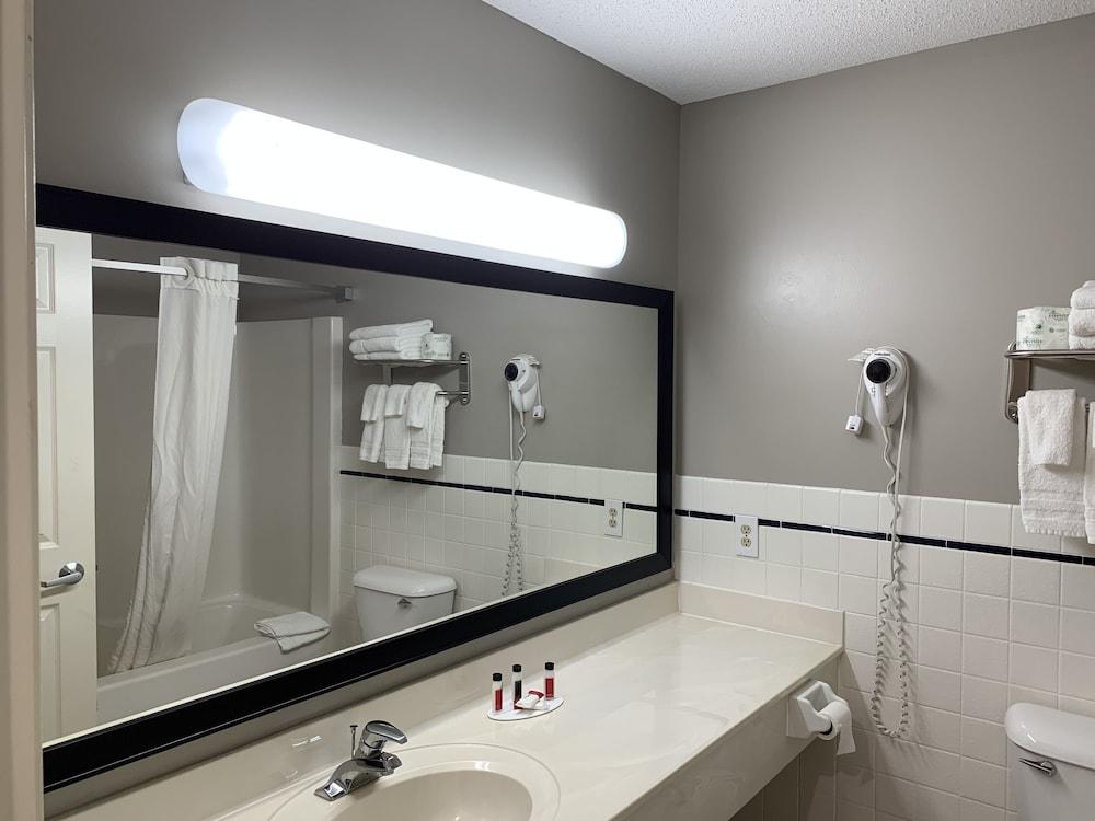 Baymont by Wyndham Baldwin photo 19