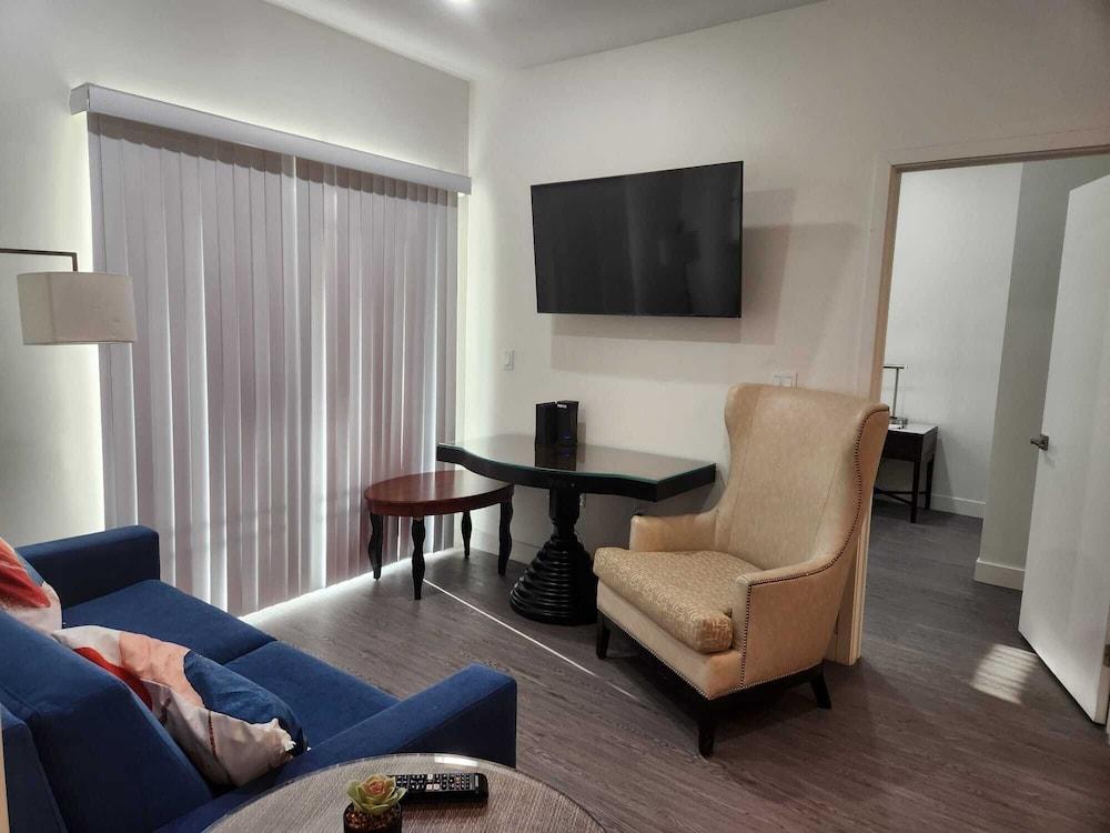Urban Chic Apart-Hotels in Central LA photo 32