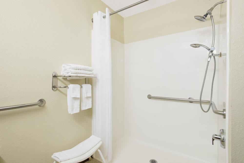 Microtel Inn & Suites by Wyndham Seneca Falls photo 12