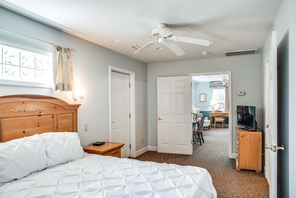 Boxwood Lodge photo 38