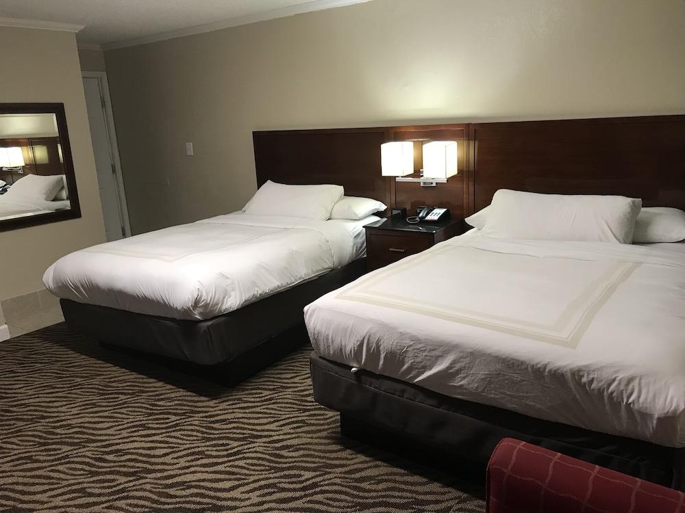 Hometown Inn & Suites photo 13