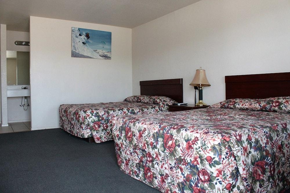 Adobe Inn Motel photo 36