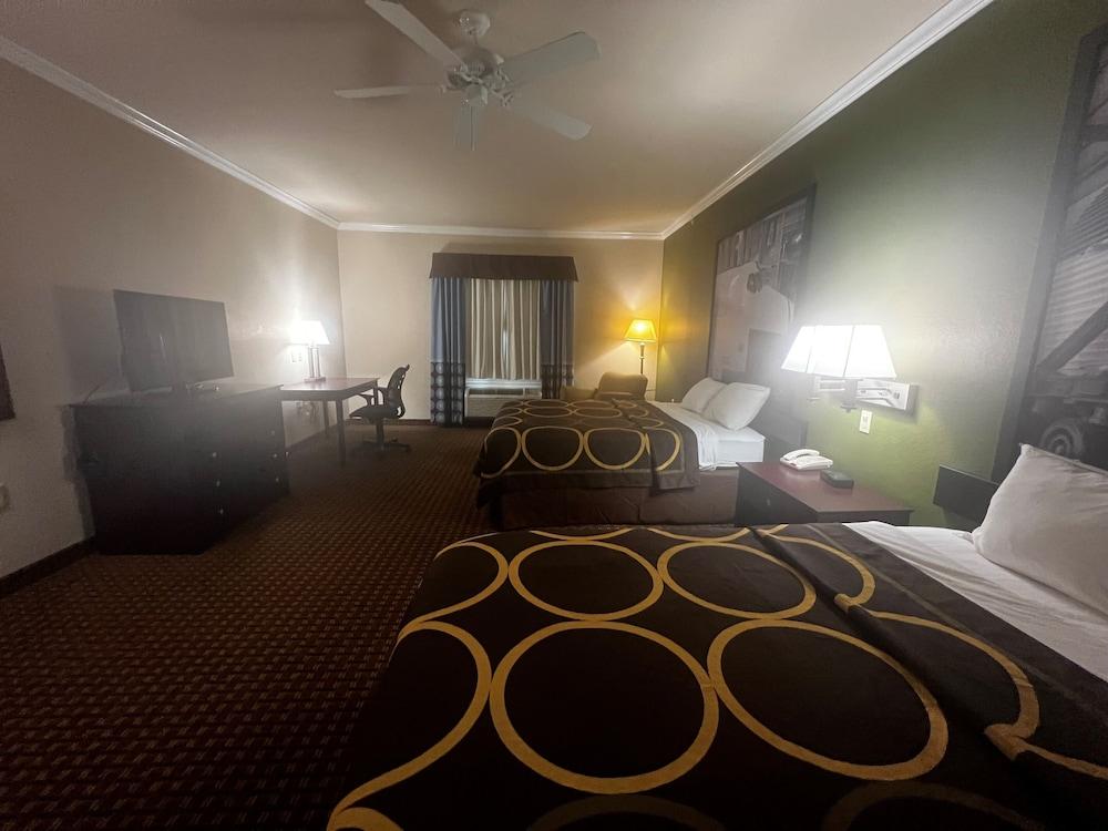 Super 8 by Wyndham IAH West/Greenspoint photo 13