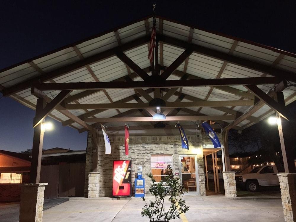 Ranch House Inn and Suites photo 29