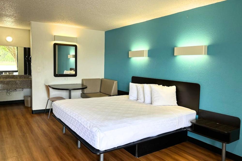 Blueway Inn Beeville Extended Stay photo 5