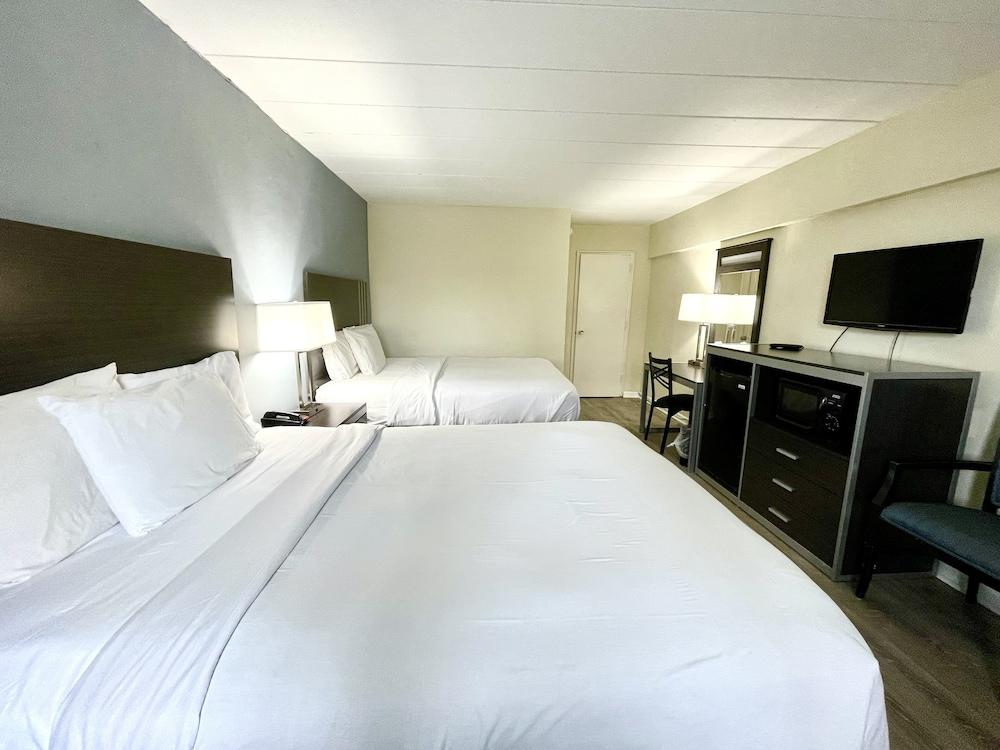 Red Carpet Inn & Suites photo 39
