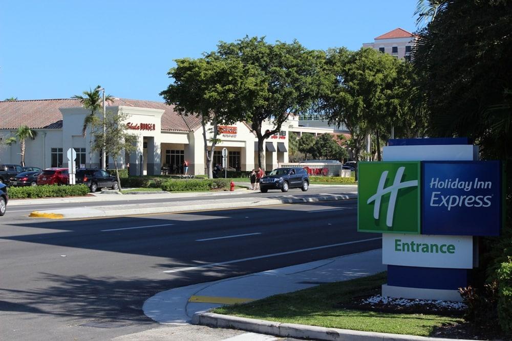 Holiday Inn Express Ft. Lauderdale Cruise-Airport by IHG photo 21