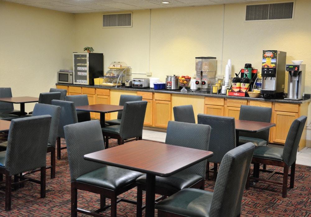Columbus Grand Hotel & Banquet Center photo 19