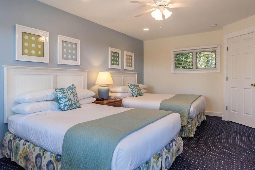 Glen Cove Inn & Suites photo 18