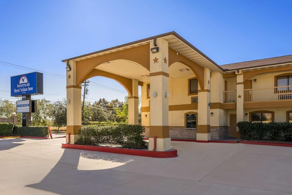 Americas Best Value Inn Houston Heights at I-45 photo 1