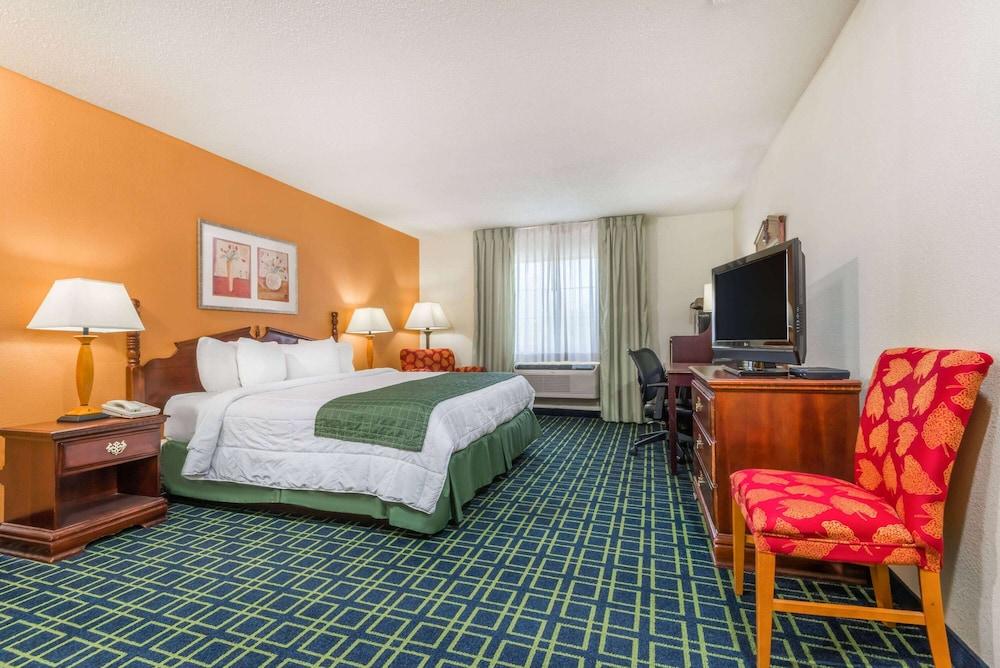 Baymont by Wyndham Greensburg photo 5