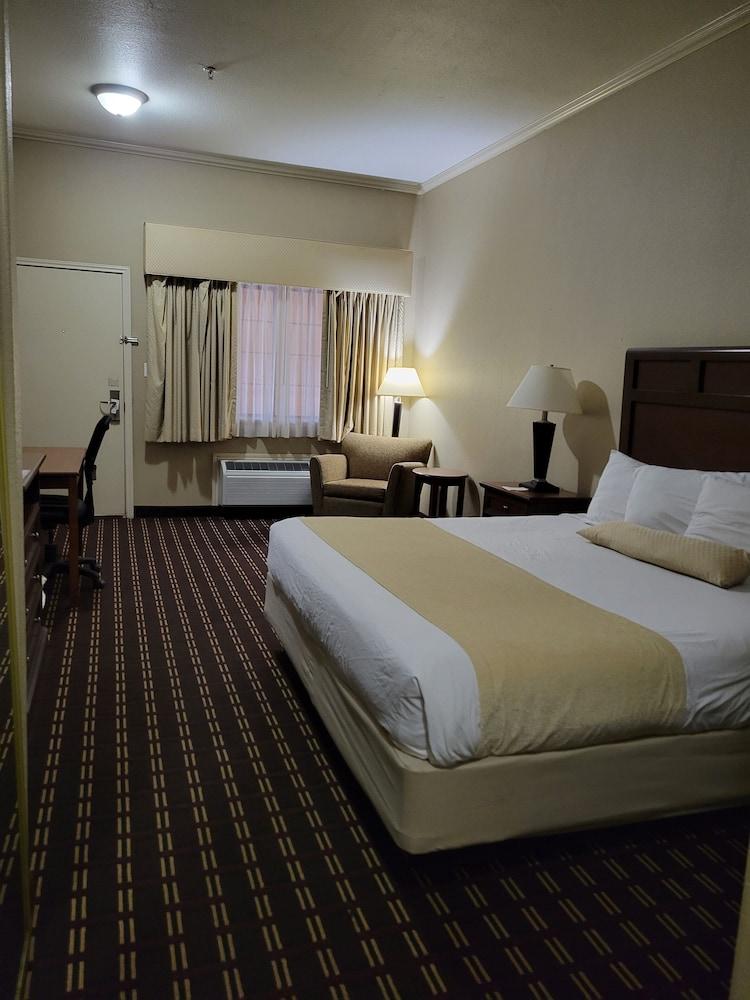 Cotulla Whitten Inn photo 15
