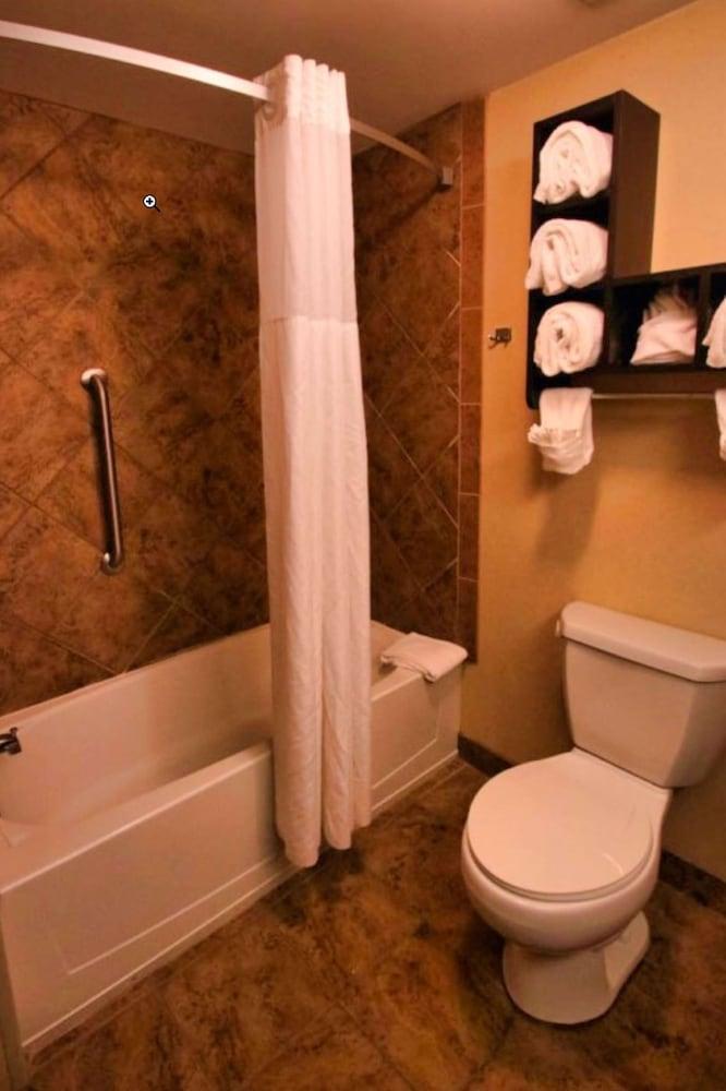 Hampton Inn & Suites Jacksonville - Beach Blvd/Mayo Clinic photo 17