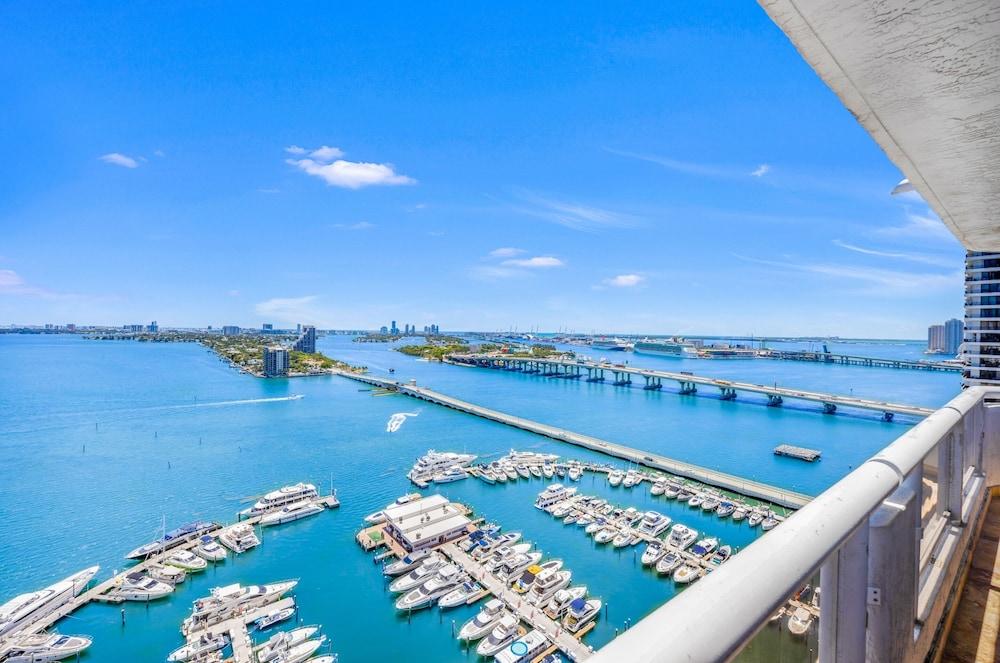 The Grand Biscayne Bay photo 31