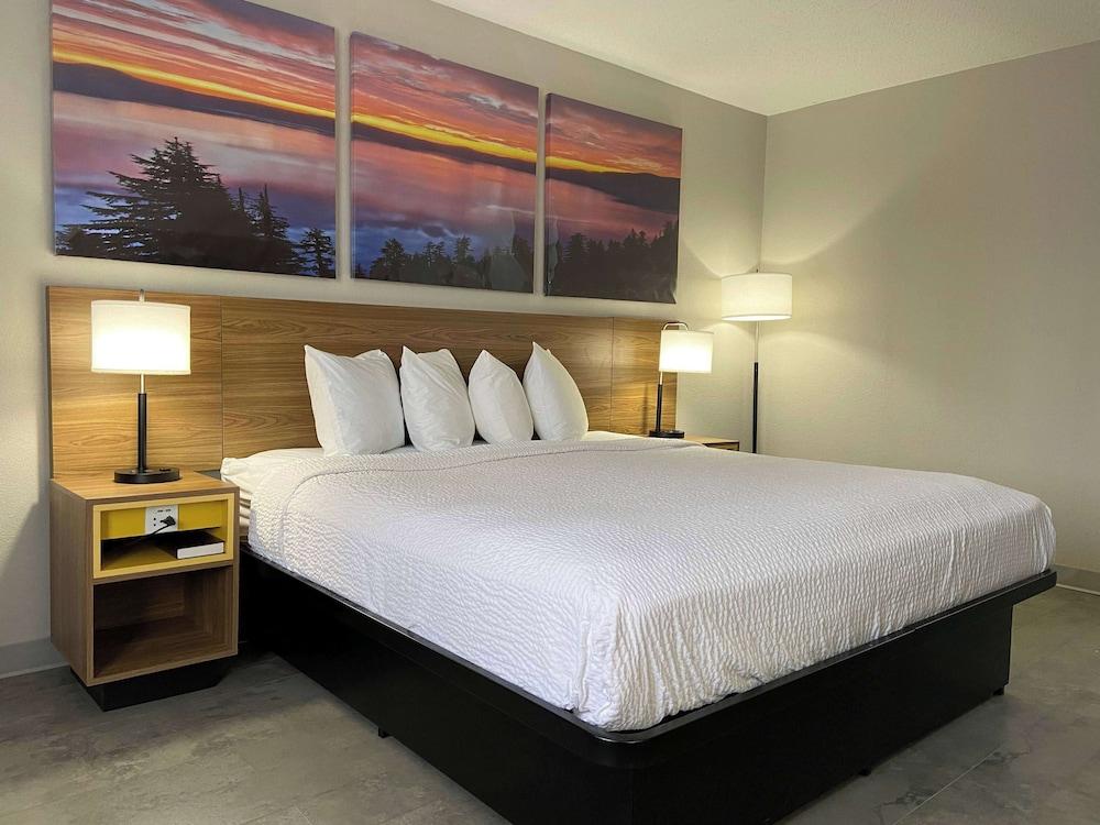 Days Inn by Wyndham Rawlins photo 19