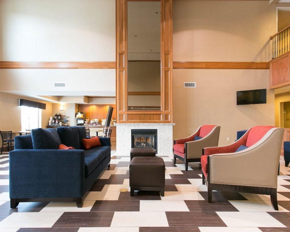 Comfort Suites Benton Harbor - St. Joseph photo 6