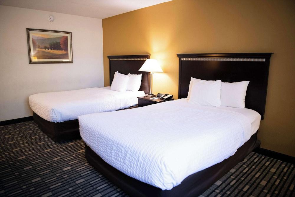 Quality Inn Somerset photo 25