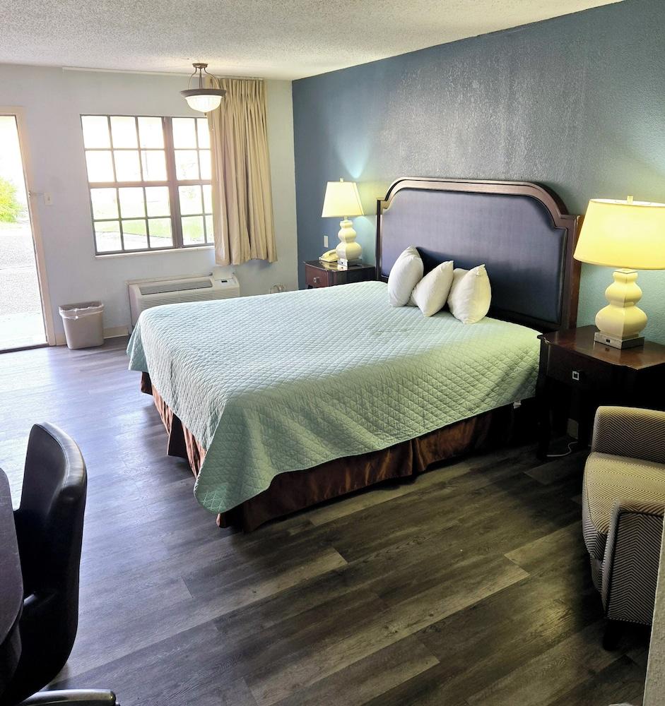 Best Price Motel and Suites photo 3