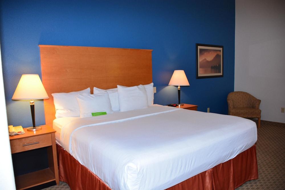 Baymont by Wyndham Brenham photo 12